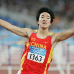 刘翔sb,跨越障碍，书写中国田径辉煌的“飞人传奇”