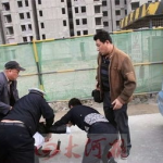 警方通报老人坠亡,警方提醒勿擅自改造阳台，安全警钟长鸣